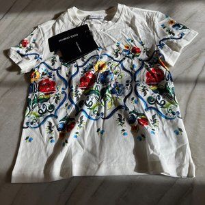NWT Dolce & Gabbana Maiolica print T-shirt.  Size 5